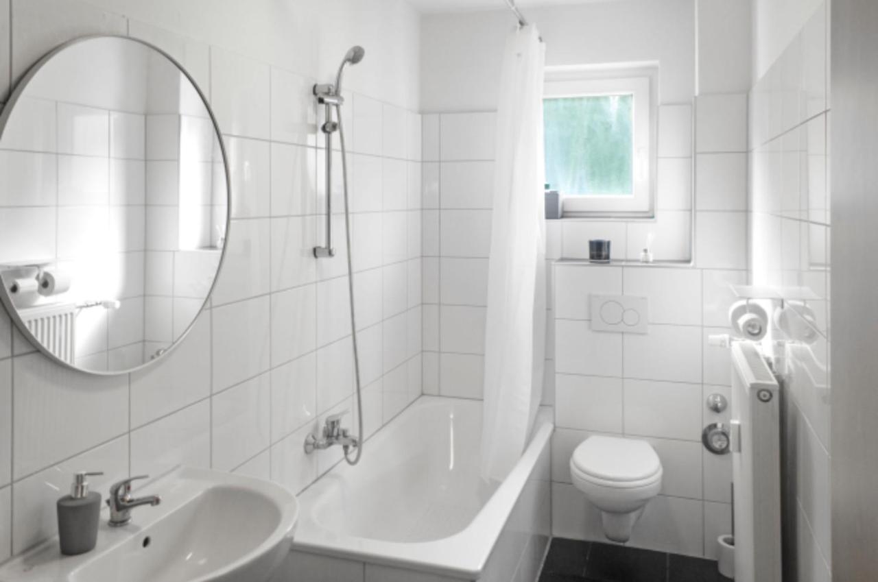 Relax Oasis With 65 Smarttv, Kitchen And Balcony Lejlighed Duisburg Eksteriør billede